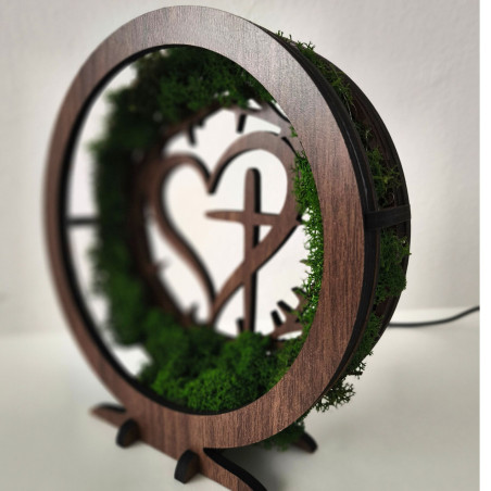 Suchen Sie ein einzigartiges Geschenk? Eine LED-Lampe mit Moos und einem christlichen Symbol ist die perfekte Wahl.