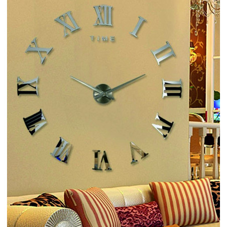 Wanduhr mit aufgeklebten römischen Ziffern - OLIVA