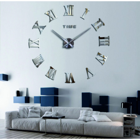 Wanduhr mit aufgeklebten römischen Ziffern - OLIVA