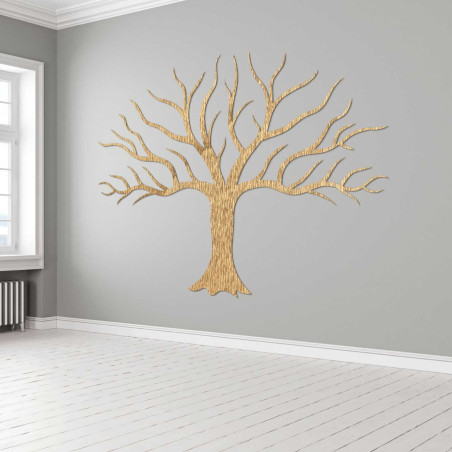 Ein präzise geschnitzter Holzbaum passt hervorragend in eine moderne Wohneinrichtung.