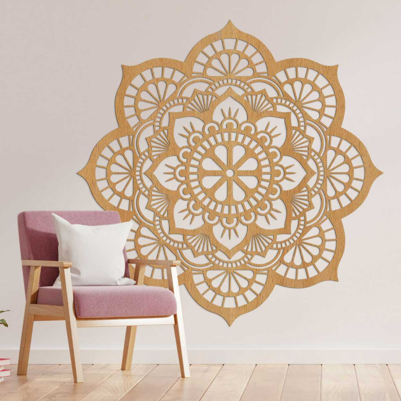 Aus Holz geschnitzte Mandala-Wanddekoration mit detailliertem Blumenmuster