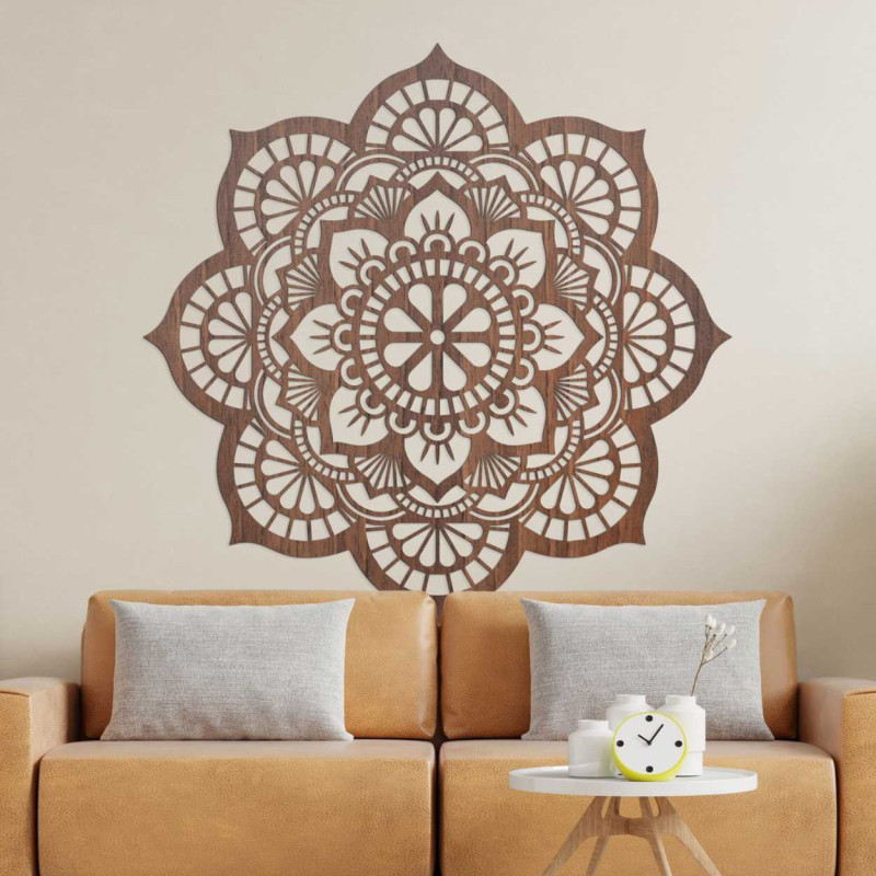 Moderne Wanddekoration in Form eines Mandalas aus Naturholz