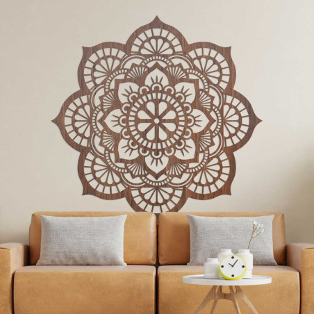 Moderne Wanddekoration in Form eines Mandalas aus Naturholz