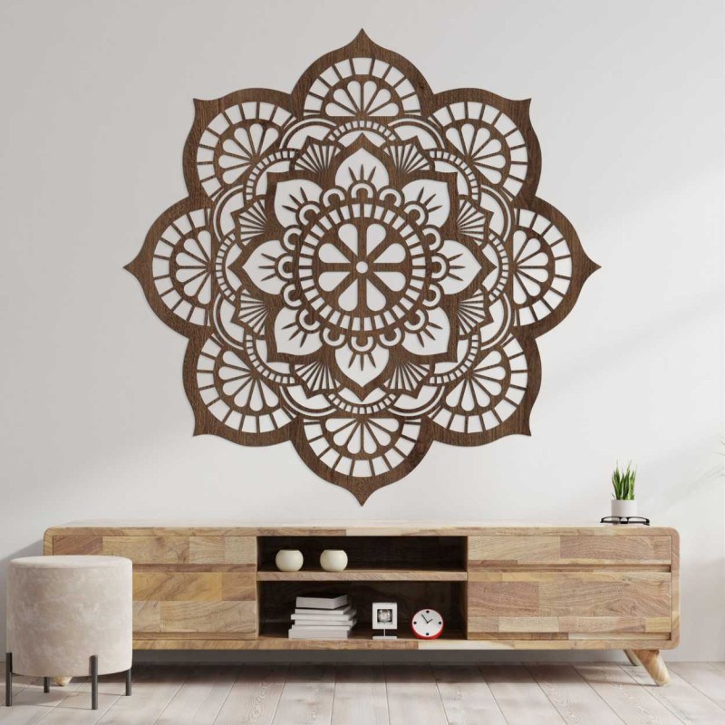 Moderne Wanddekoration in Form eines Mandalas aus Naturholz