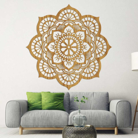 Moderne Wanddekoration in Form eines Mandalas aus Naturholz