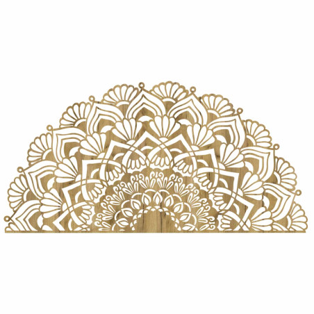 Ein elegantes Mandala aus Holz verleiht dem Raum Ruhe und eine einzigartige Optik.