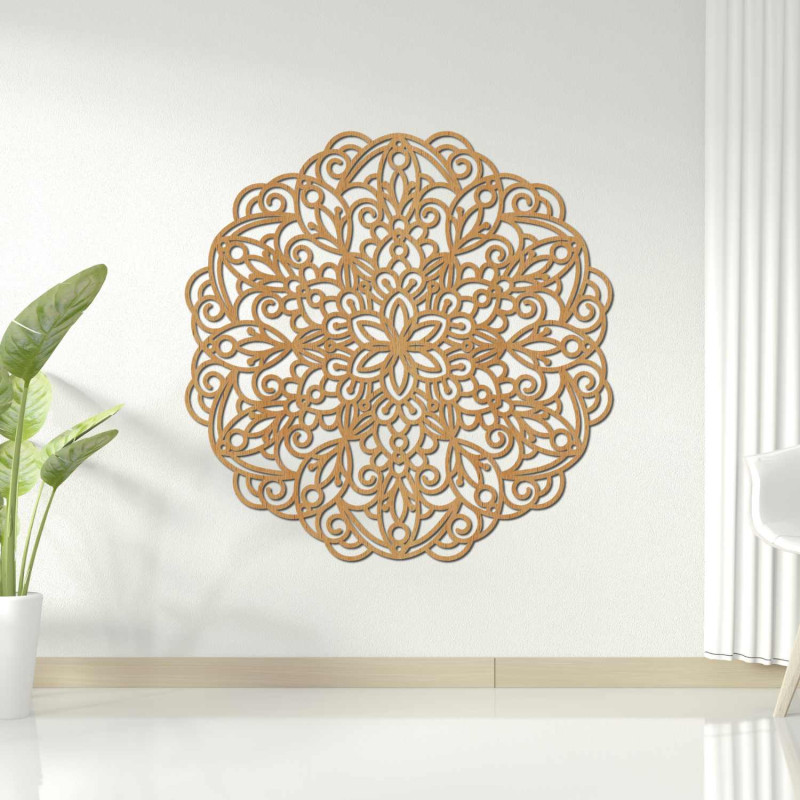 Eine luxuriöse Holzmandala an der Wand sorgt für ein harmonisches und elegantes Interieur.