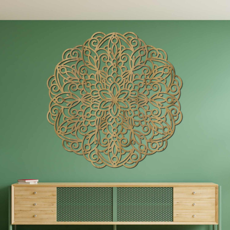Eine luxuriöse Holzmandala an der Wand sorgt für ein harmonisches und elegantes Interieur.