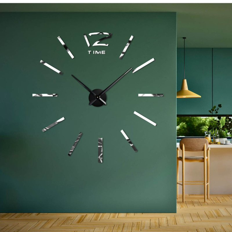 Eleganter Lebensbaum aus Holz an der Wand in modernem schwarzem Design