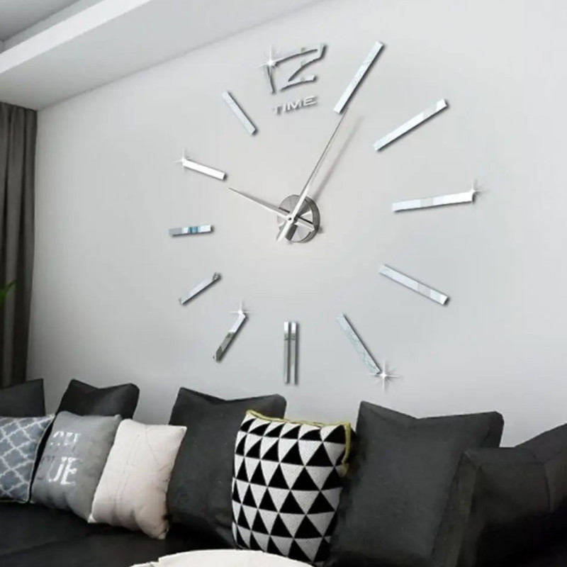Eleganter Lebensbaum aus Holz an der Wand in modernem schwarzem Design, große goldene Wanduhr für ein modernes und stilvolles In