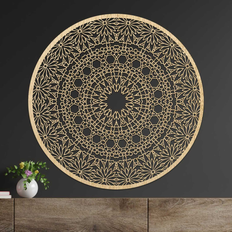 Designer-Mandala an der Wand mit einem präzisen geometrischen Muster
