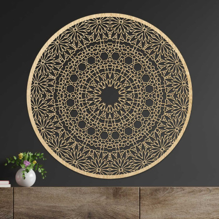 Designer-Mandala an der Wand mit einem präzisen geometrischen Muster