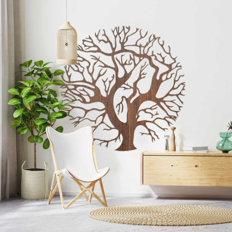 Moderner Lebensbaum aus Naturholz an der Wand