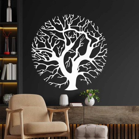 Moderner Lebensbaum aus Naturholz an der Wand