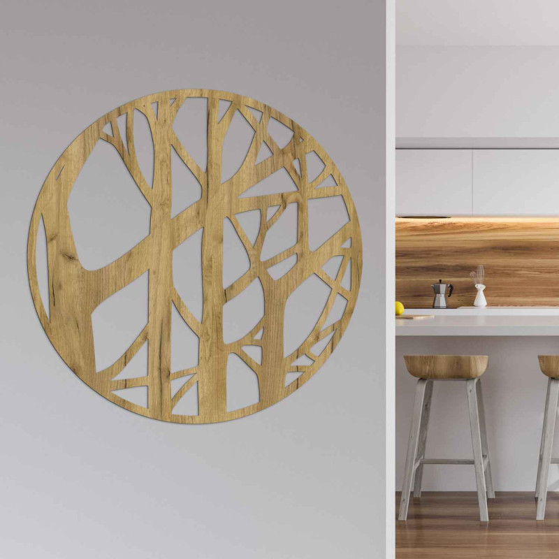 Holzkreis mit Baum- und Astmotiv