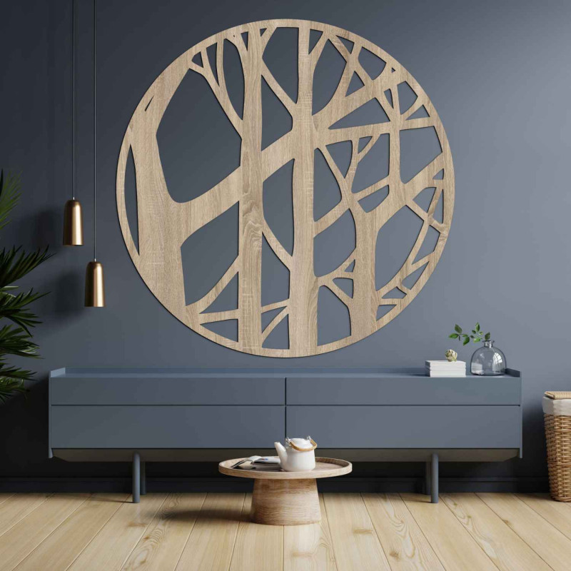 Holzkreis mit Baum- und Astmotiv