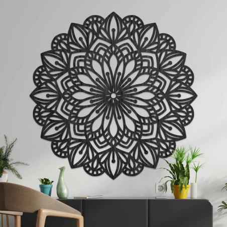 Hölzernes Mandala für die Wand mit einem detaillierten Ziermuster