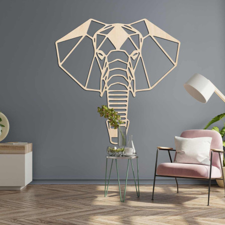 Holzelefant an der Wand mit originellem geometrischem Design und Details