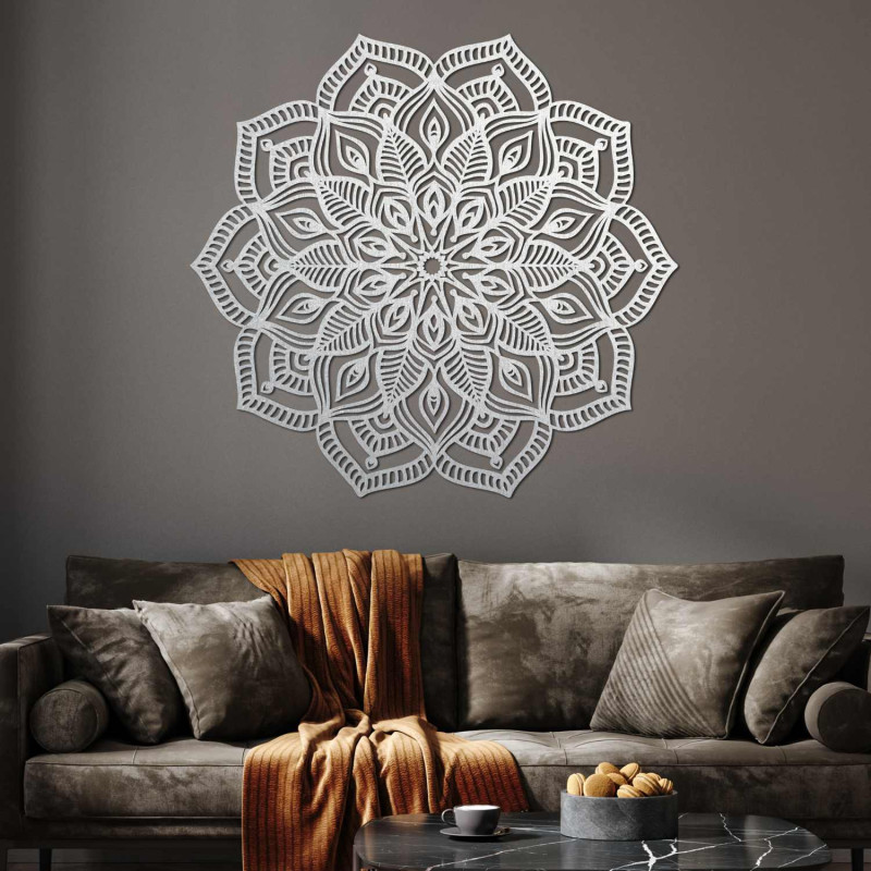 Rundes Holzmandala mit präziser Lasergravur und detailreichen Verzierungen