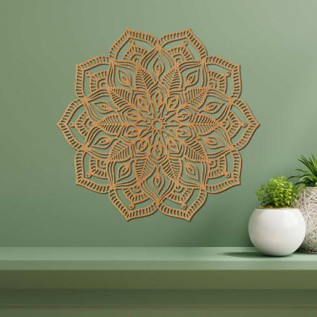 Rundes Holzmandala mit präziser Lasergravur und detailreichen Verzierungen