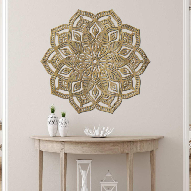 Rundes Holzmandala mit präziser Lasergravur und detailreichen Verzierungen