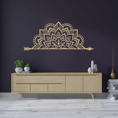 Minimalistisches Holzmandala mit detailliertem Ornament als Designer-Wanddekoration