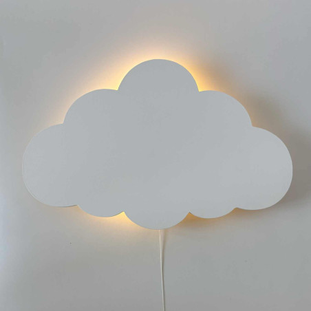 Die LED-Kinderlampe in Wolkenform sorgt für angenehmes Nachtlicht und eine friedliche Atmosphäre.