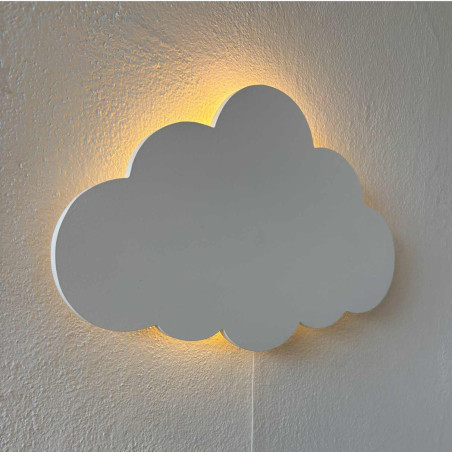 Wandmontierte LED-Lichtdekoration, eine Holzwolke als modernes Nachtlicht für ein Kinderzimmer