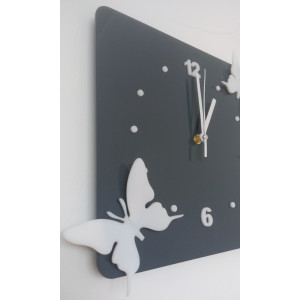 Moderne Wanduhr aus Plexiglas. Trends auf der Wanduhr als Geschenk. Clock X-momo. PMMA 2