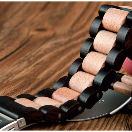 READER Armbanduhr aus Holz. Meine Damen und Herren.