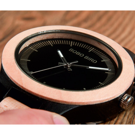 READER Armbanduhr aus Holz. Meine Damen und Herren.