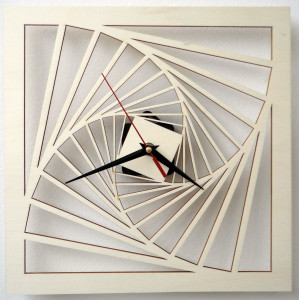 Moderne Wanduhr, Wanduhr aus Holz, Sperrholz