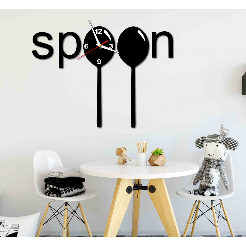 Moderne Uhr an einer Wand aus Kunststoff. Eigene Produktion, X-momon Bild an der Wand in der Küche, Wohnzimmer. X-momo