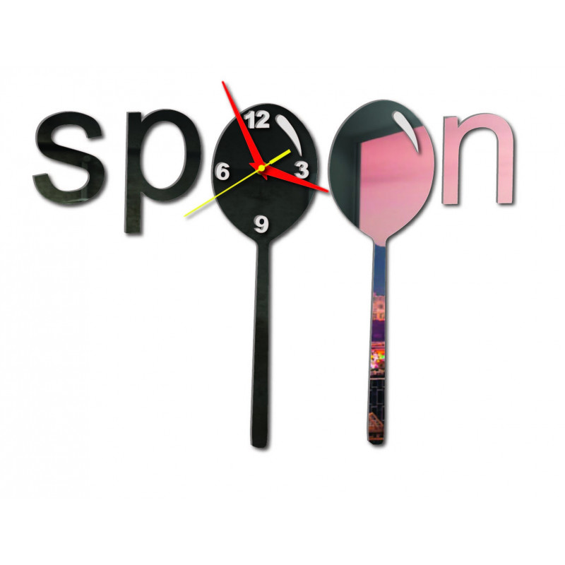 Moderne Uhr an einer Wand aus Kunststoff. Eigene Produktion, X-momon Bild an der Wand in der Küche, Wohnzimmer. X-momo