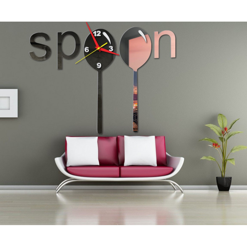 Moderne Uhr an einer Wand aus Kunststoff. Eigene Produktion, X-momon Bild an der Wand in der Küche, Wohnzimmer. X-momo