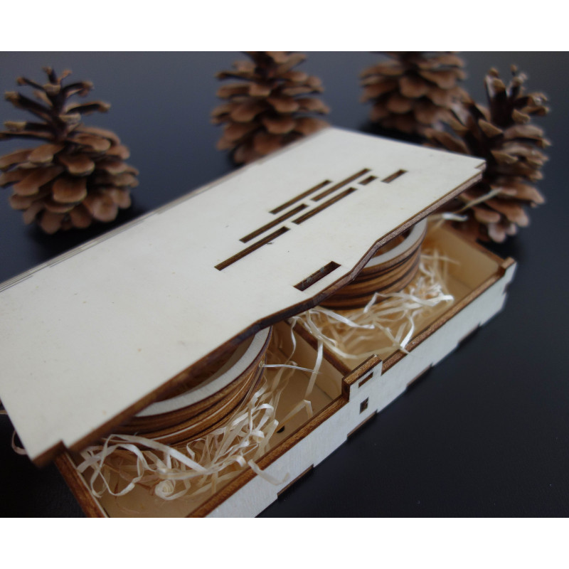 Holz- und Kunststoffornamente, Weihnachtsornamente, Vintage-Accessoires aus Holz