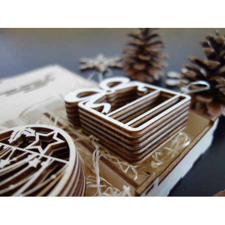 Holz- und Kunststoffdekorationen, Weihnachtsschmuck, Vintage-Accessoires aus Holz