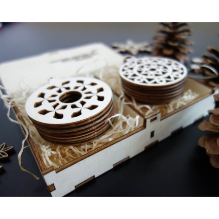 Ornamente aus Holz und Kunststoff, Weihnachtsschmuck, Vintage-Accessoires aus Holz