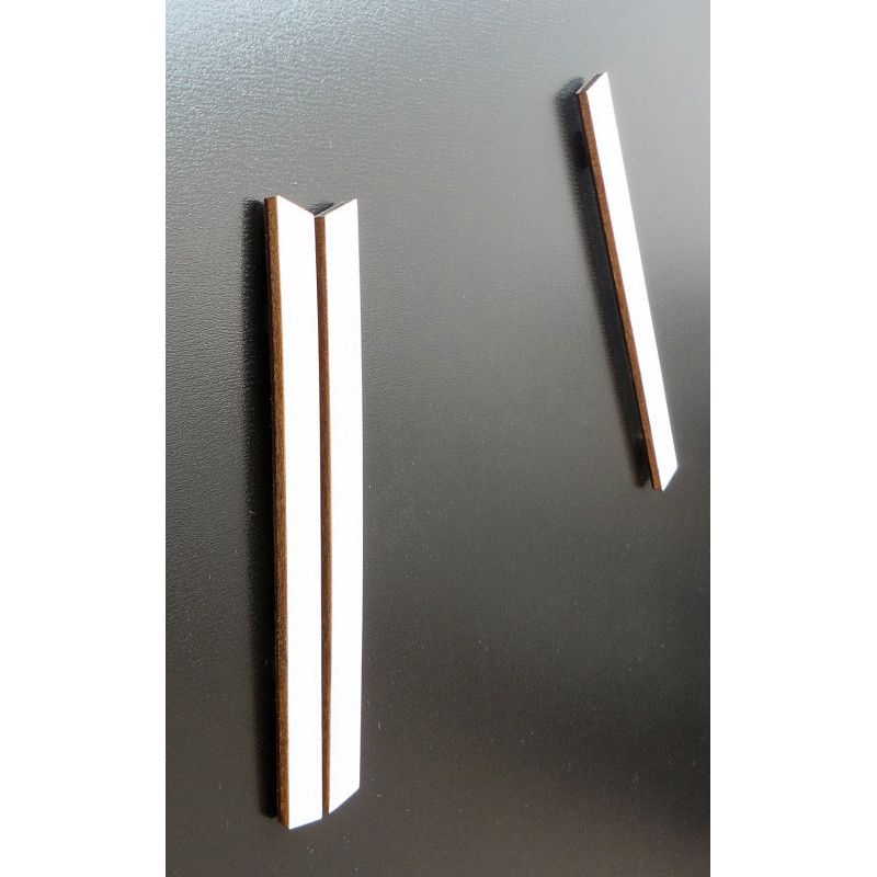 Moderne Wanduhr, Wanduhr aus Holz, Sperrholz