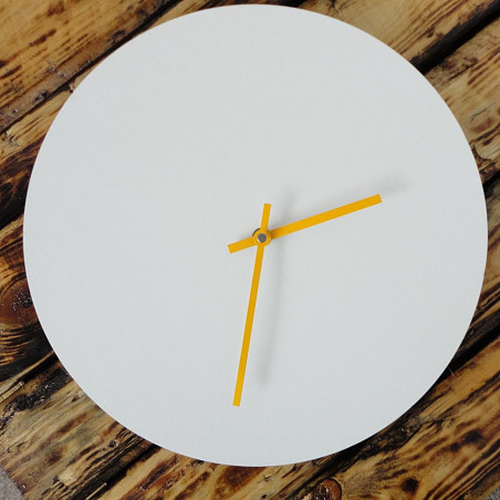 Wanduhr aus farbigem HDF, olivgrün