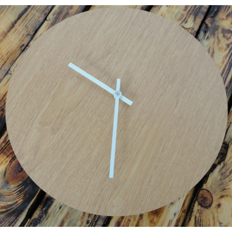 Wanduhr aus farbigem HDF, olivgrün