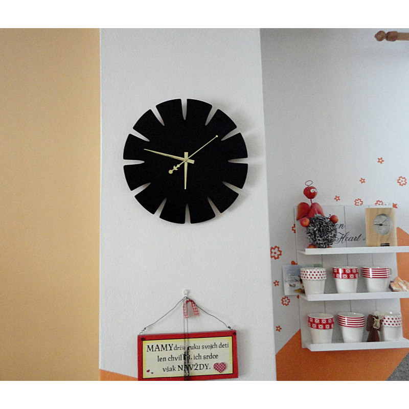 Wanduhr aus Holz, hergestellt aus HDF SPECTRA