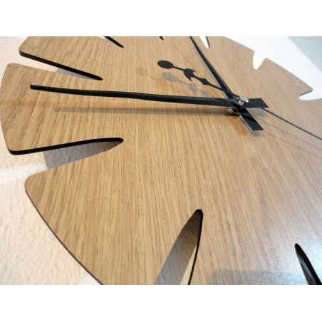 Wanduhr aus Holz, hergestellt aus HDF SPECTRA