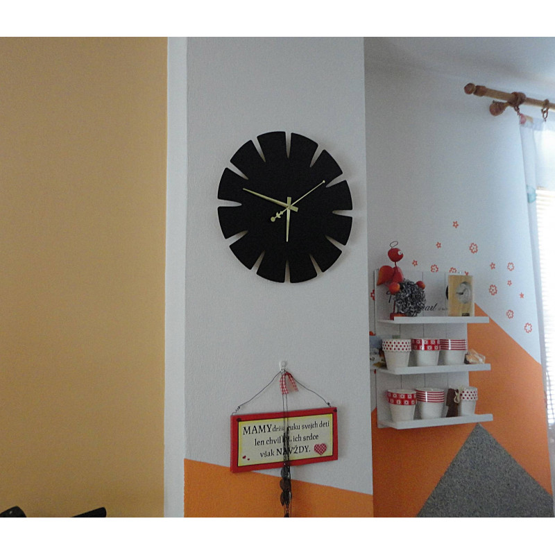 Wanduhr aus Holz, hergestellt aus HDF SPECTRA