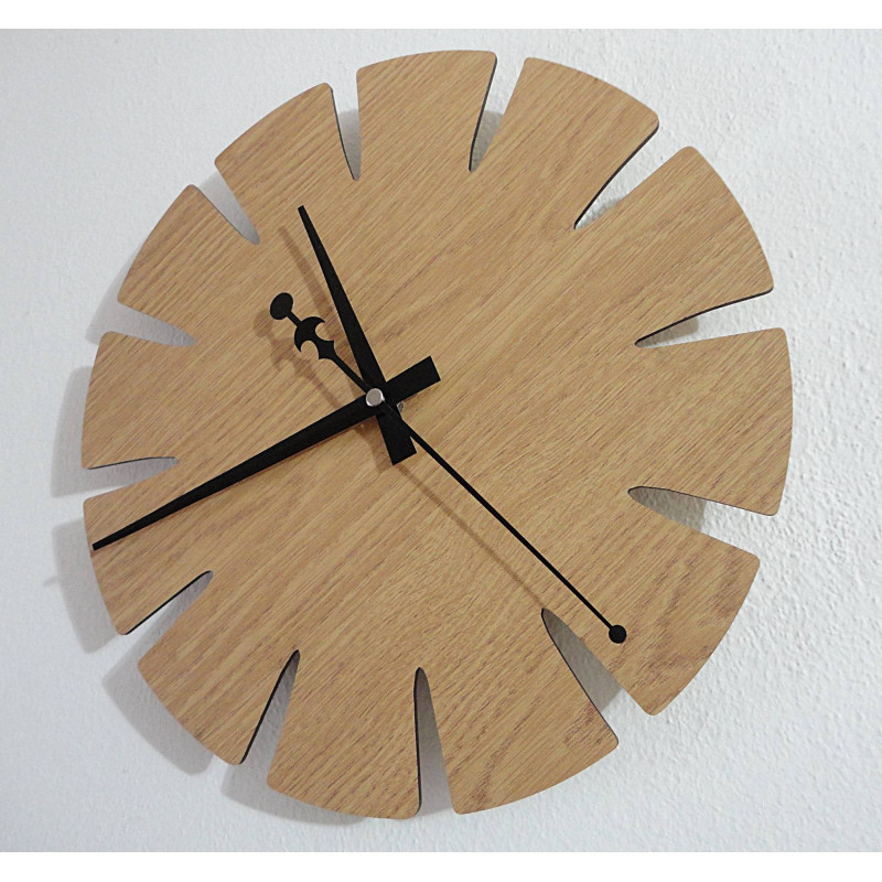 Wanduhr aus Holz, hergestellt aus HDF SPECTRA