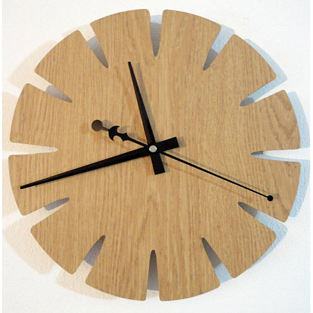 Wanduhr aus Holz, hergestellt aus HDF SPECTRA