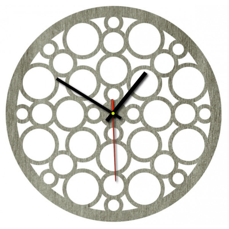 Wanduhr aus Holzsperrholz auf den Spuren der Zeit