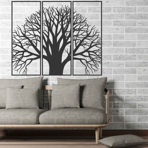 Hölzernes Bild an der Wand eines hölzernen Sperrholzbaums des Friedens KAMOV