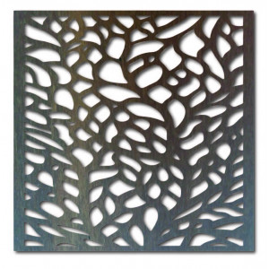 Geschnitztes Bild an der Wand eines hölzernen Sperrholzes KLIDKK 2