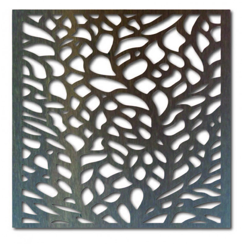 Geschnitztes Bild an der Wand eines hölzernen Sperrholzes KLIDKK